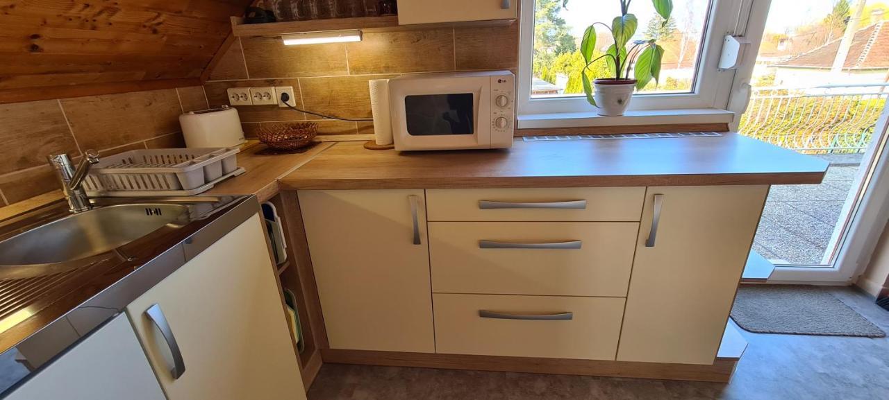 Hajas Familia Kiado Szobak Homestay Balatonmariafurdo