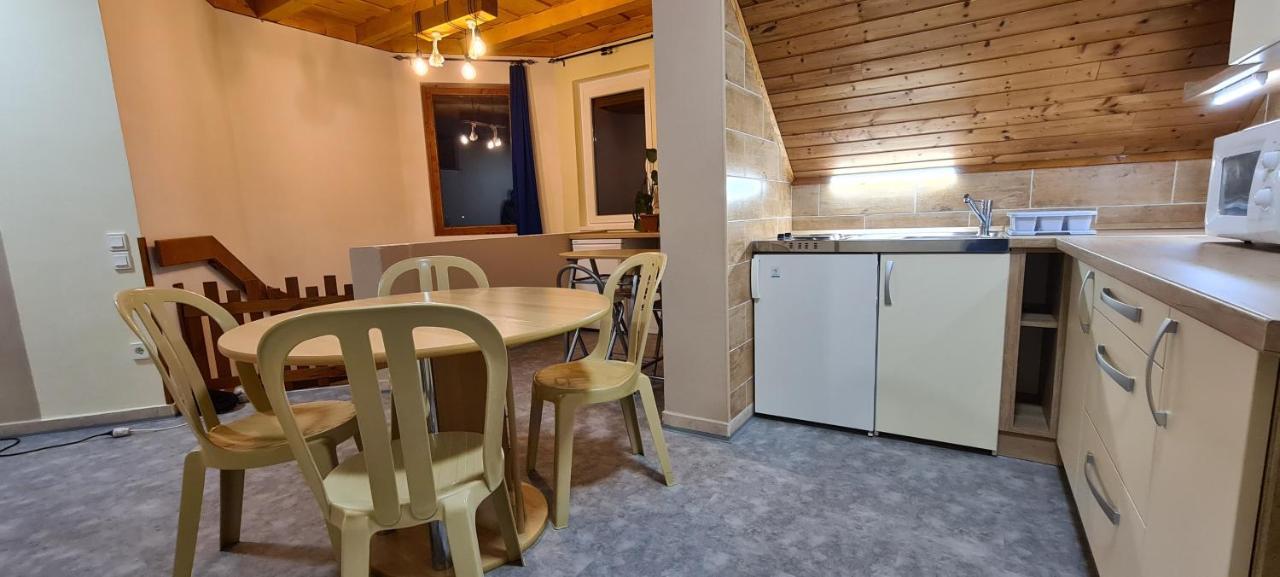 Hajas Familia Kiado Szobak Homestay Balatonmariafurdo