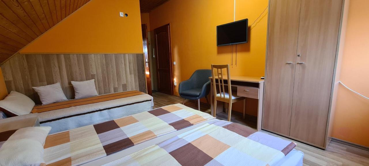 Hajas Familia Kiado Szobak Homestay Balatonmariafurdo