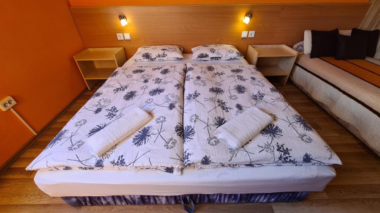 Homestay Hajas Familia Kiado Szobak Balatonmariafurdo