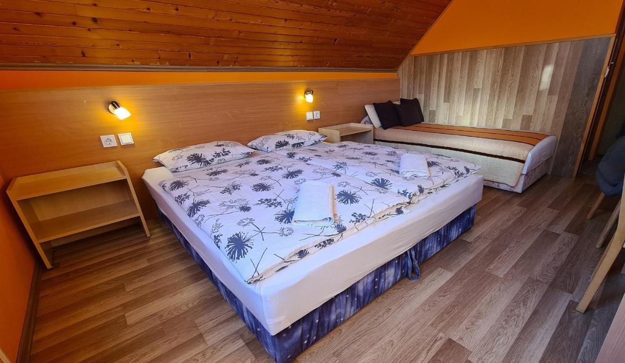 Hajas Familia Kiado Szobak Homestay Balatonmariafurdo